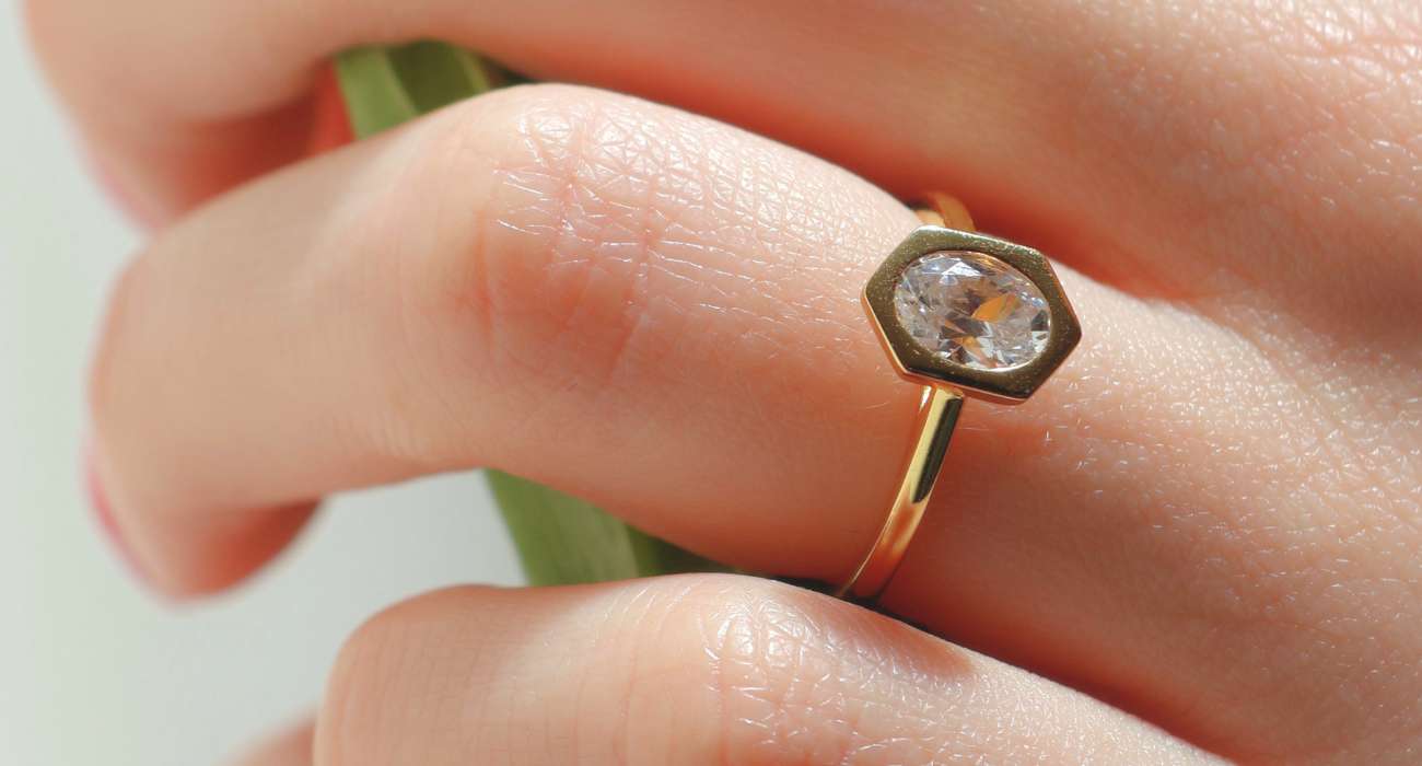Is Harry Styles Engaged? And Why Everyone’s Talking About Bezel-Set Rings