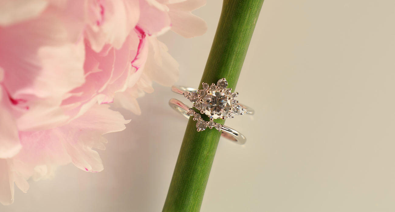 Minimalist vs Maximalist Jewellery: Understanding Trend-Driven Customer Preferences